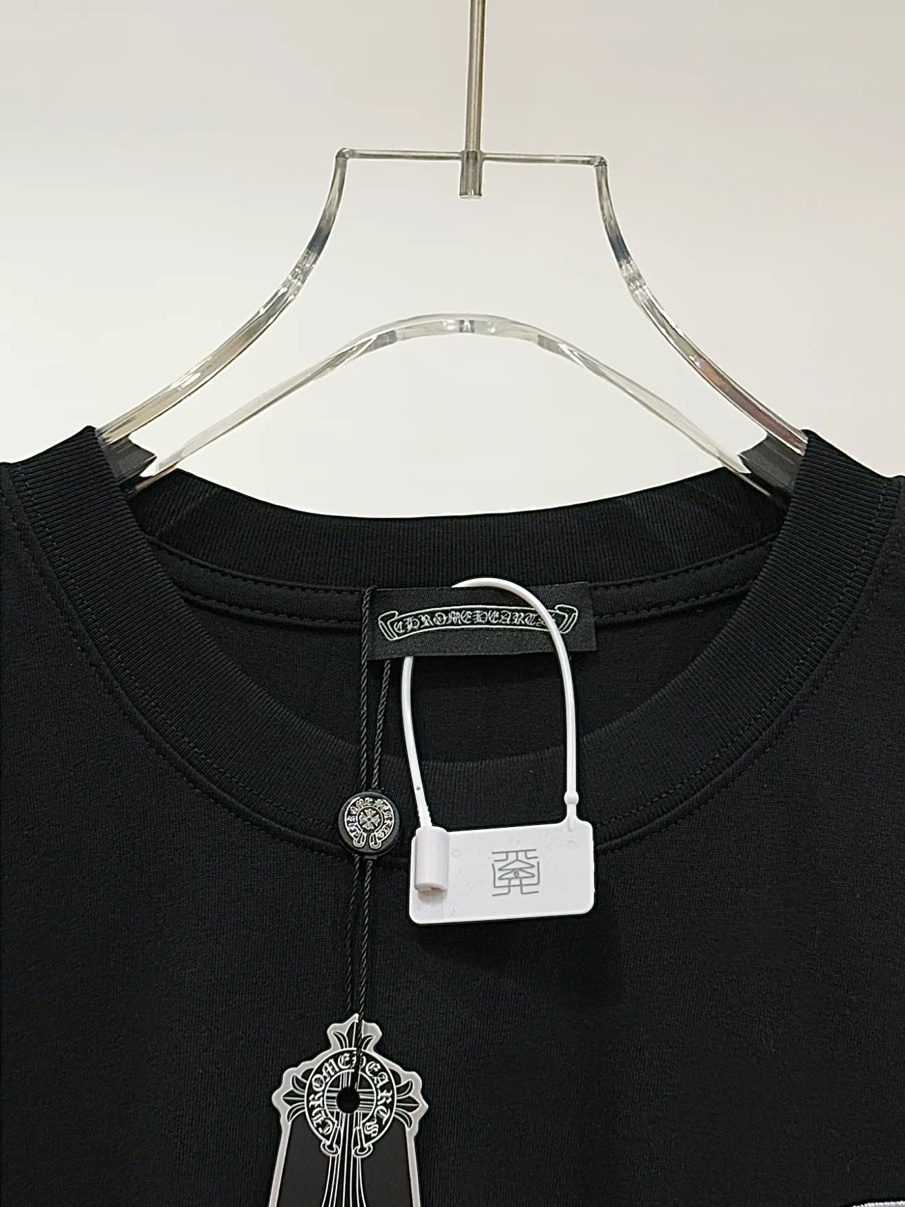 🅿️190 [High quality] Chrome hearts ss25 new first release latest short-sleeved round neck t-shirt, high-end customization, avant-garde and fashionable design! The brand logo is applied to the front and back cuffs using 100,000 needle embroidery techniques. High-end customized 280g fabric. Soft to the touch. Comfortable to wear. Exquisite stitching. Fine workmanship. The upper body effect is incomparably handsome! Same style for men and women, color: white, black size: S to xL